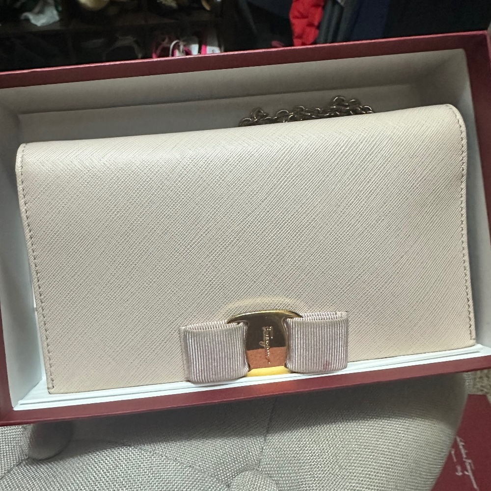 Salvatore ferragamo bow chain bag